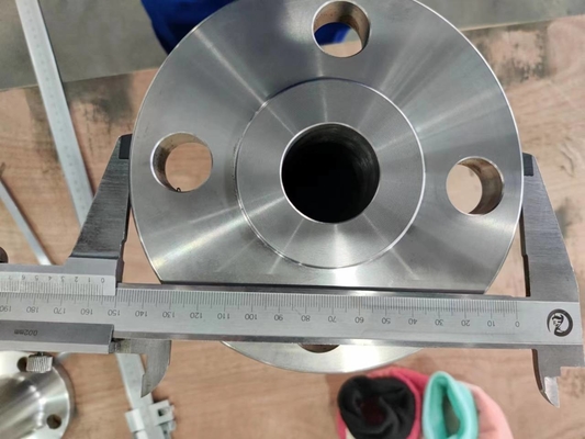 Złączki rurowe SS Kołnierze LWN RF 300LBS ASME B16.5 SS316L Kołnierze 1,1 / 2 "X 350 mm