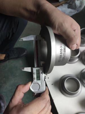 ASTM B366 Kuta stalowa zatyczka 4-calowa z gwintem zewnętrznym Zatyczka do rur ze stali stopowej