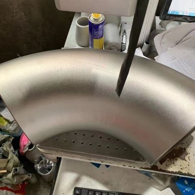 Kolanko wewnętrzne i zewnętrzne ze stali nierdzewnej Kolanko wewnętrzne z drutu Kolanko ze stali nierdzewnej 90° Złączki do rur wodnych